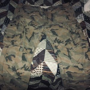 Levi’s Camo Pants 38/32